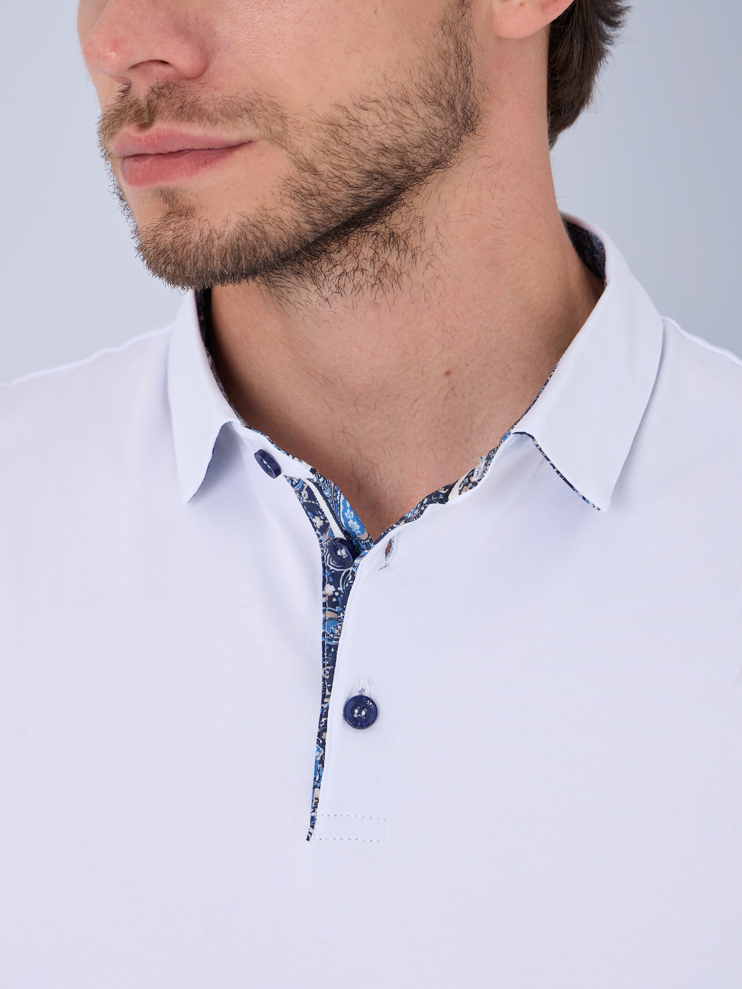 G144-KO1246T-SA500 (белый) Джемпер мужской с воротником поло короткий рукав