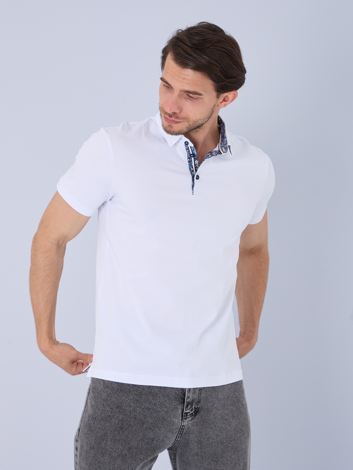 G144-KO1246T-SA500 (белый) Джемпер мужской с воротником поло короткий рукав