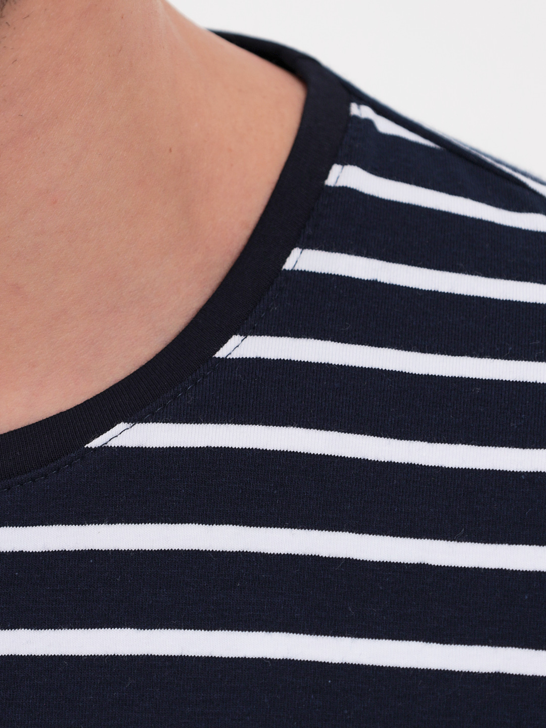 G145-KD14T-UT21 (белая полоска) Футболка мужская короткий рукав